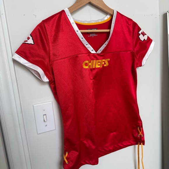 ✨ Vintage-Inspired Kansas City Chiefs Jersey Tee – Women’s Sz M bling Swiftie - Picture 2 of 10
